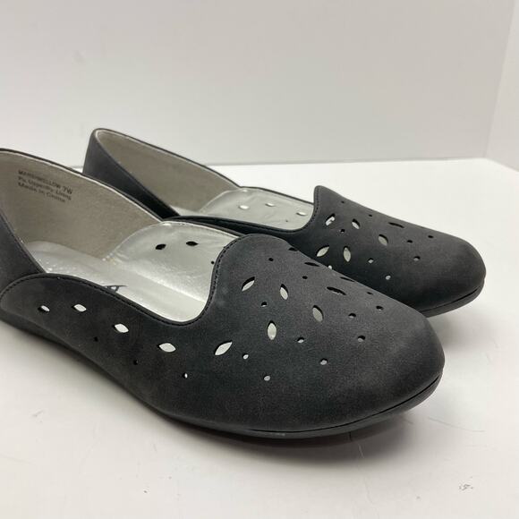 Bellini | WIDE Marshmellow NWOB Black Faux Suede Laser Cut Slip On Ballet Flats - Picture 7 of 10